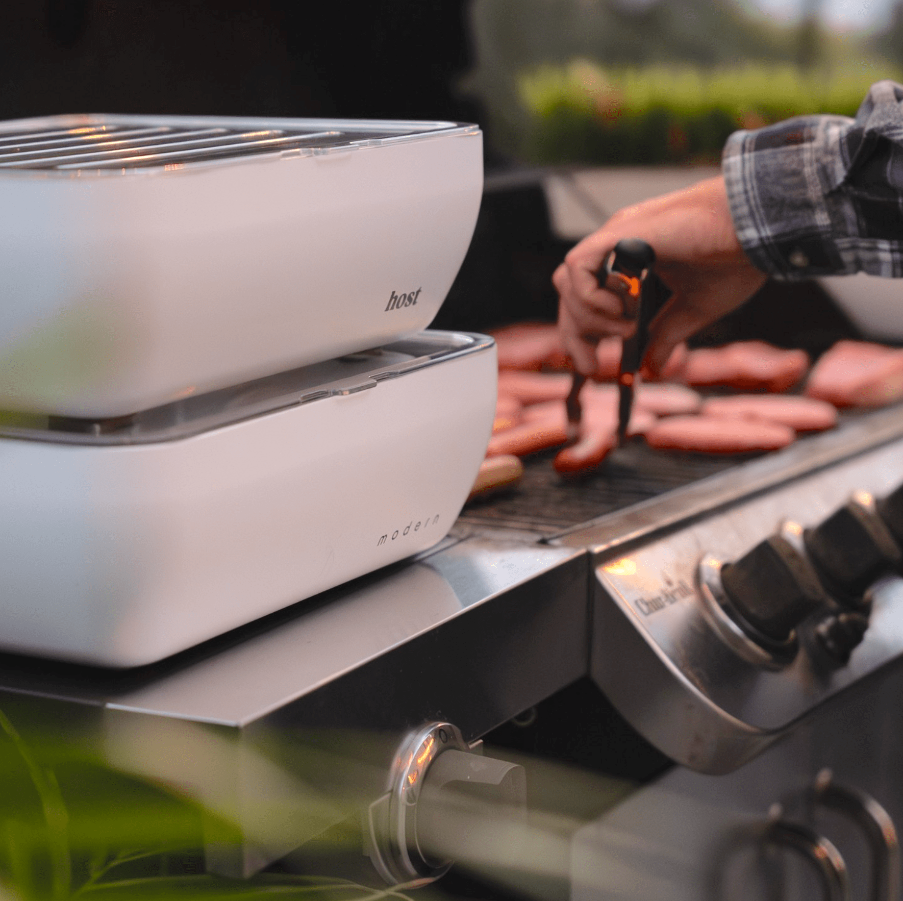 Hosting A Large Family Cookout: Best Ideas + Easy Cookout Menu – Host ...
