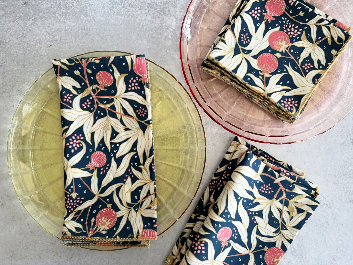Dot and Army Cloth Napkins 18inch everyday Gooseberry Cloth Napkins, set of four